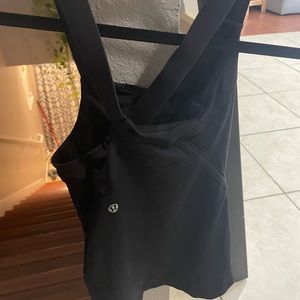 Lululemon workout too size small